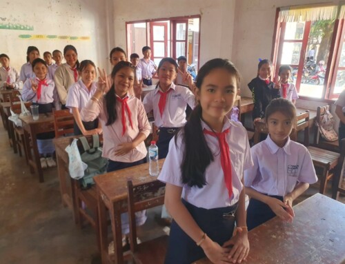 Laos. 3000 livres Biblionef pour le dispositif bilingue lao-français.